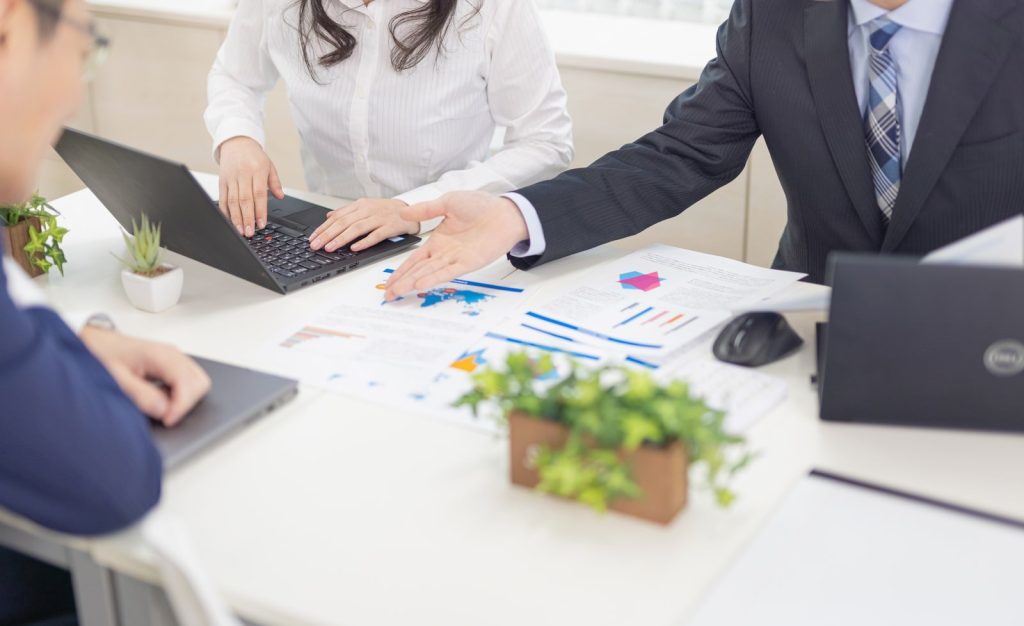 ファーストビュー「会議」